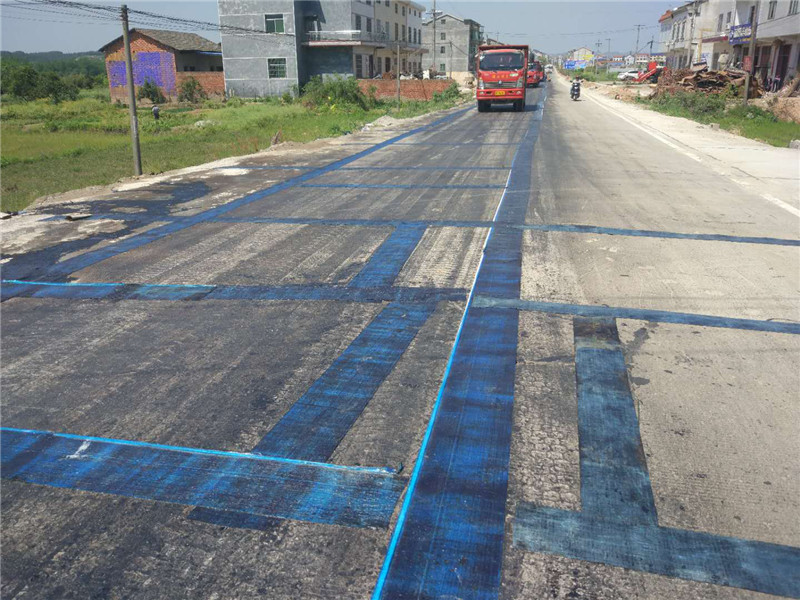 抗裂贴防裂缝反射