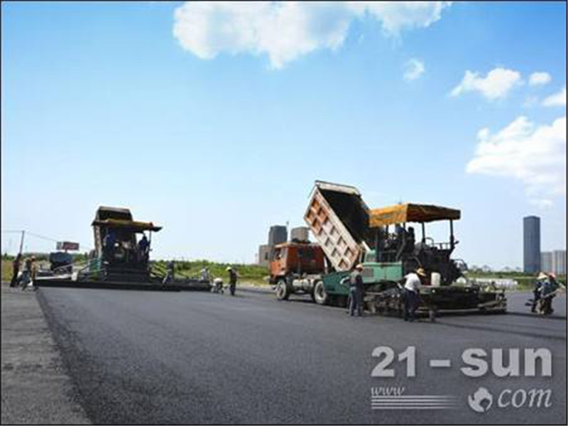 沥青双机摊铺场景